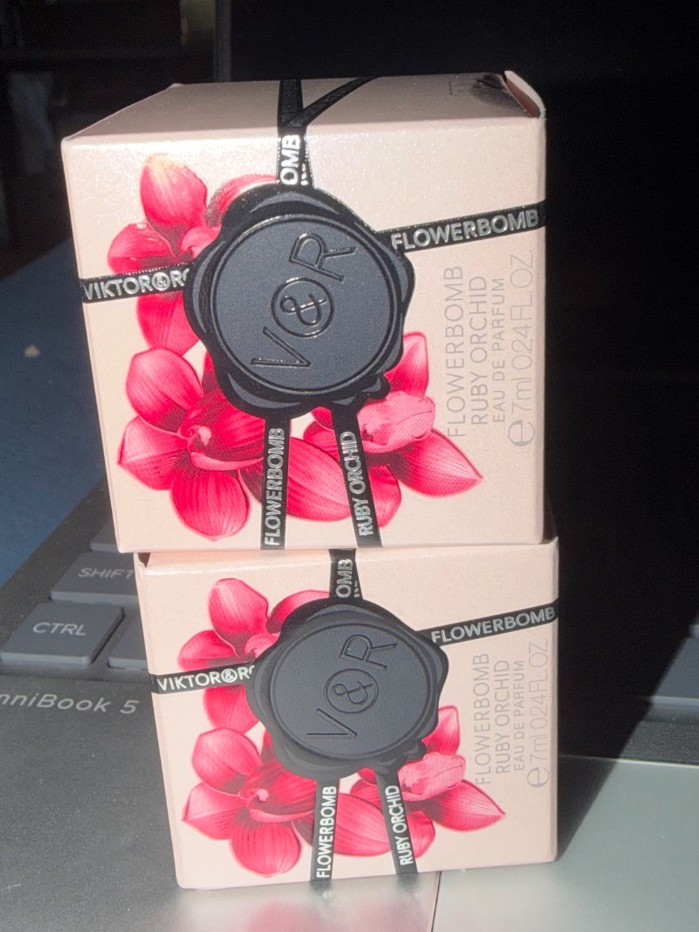 Set of 2 Viktor & Rolf Flowerbomb Ruby Orchid Dabbers